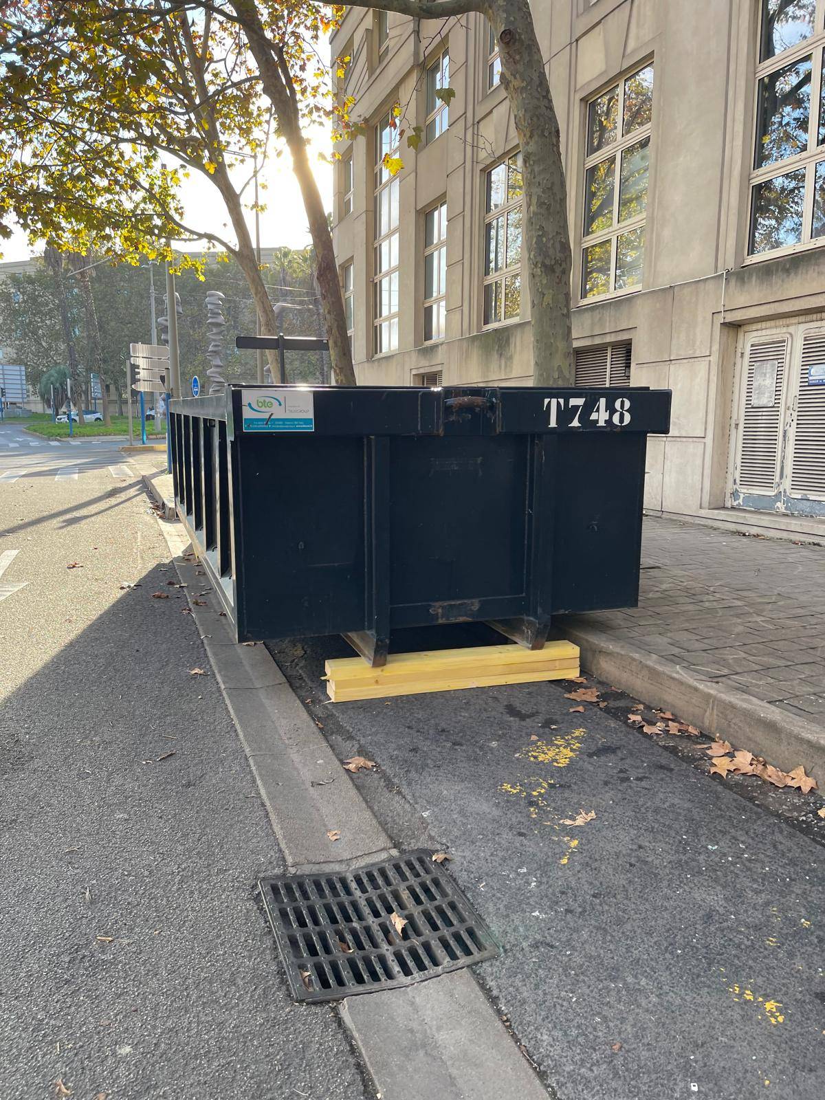Benne bois classe B : collecte et recyclage du bois traité via une filière dédiée